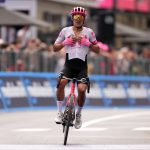 Ciclismo, Giro d’Italia: Carapaz primo nell’undicesima tappa