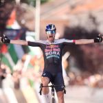 Giro d’Italia, 18ª tappa: trionfo solitario di Nico Denz a Cesano Maderno, Ayuso si ritira per una puntura d’ape