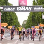 Giro d’Italia, Pedersen domina a Vicenza: trionfo in volata davanti a van Aert, Del Toro resta in rosa