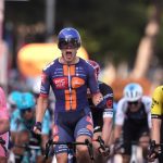 Giro d’Italia, sorpresa a Lecce: van Uden brucia tutti in volata