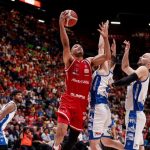 Basket Serie A, playoff: l’Olimpia Milano supera Brescia in gara 3