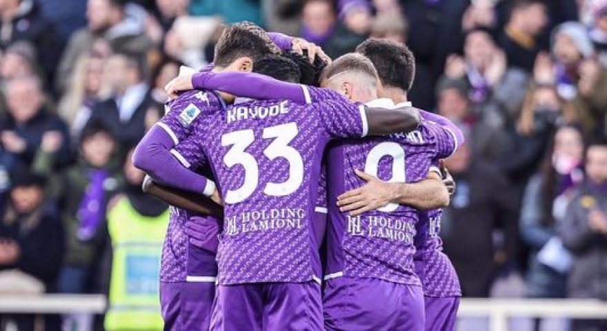 A Fiorentina reagiu e empatou com o Ferencváros, mas se