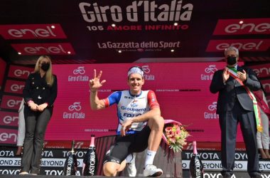Giro d'Italia: a Cuneo vince Demare