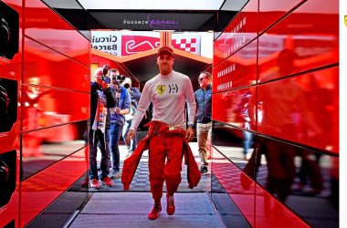 Vettel nel tunnel che porta al box
