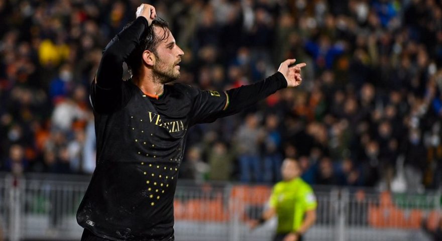 Serie A: nel posticipo il Venezia batte la Fiorentina di misura
