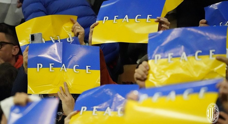 speciale milan-inter con messaggi di pace per guerra in ucraina