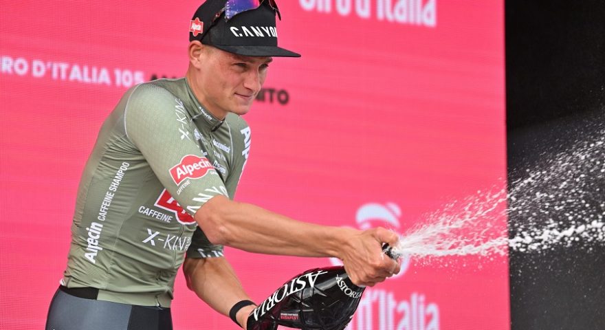 van der poel vince la prima tappa del giro d'italia di ciclismo