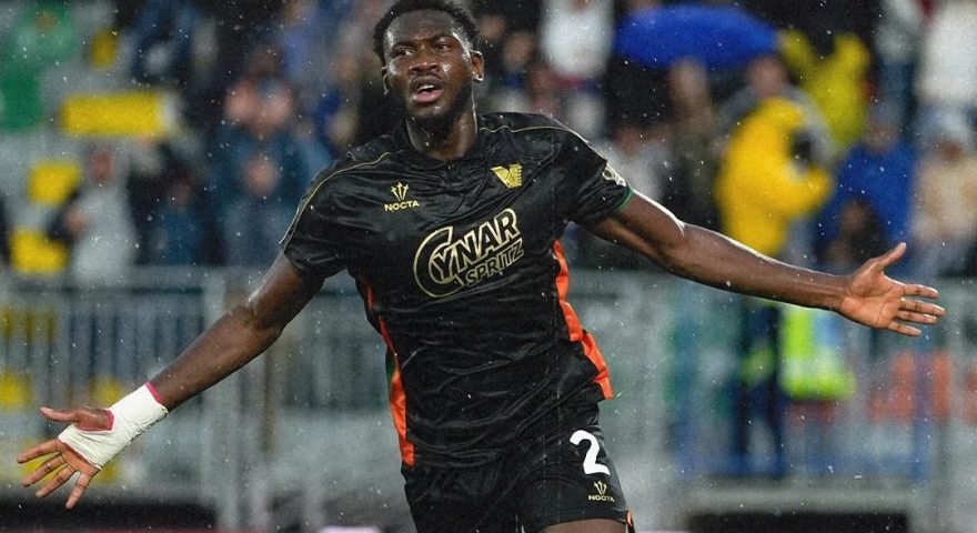 Serie A, Venezia batte Fiorentina 2-1