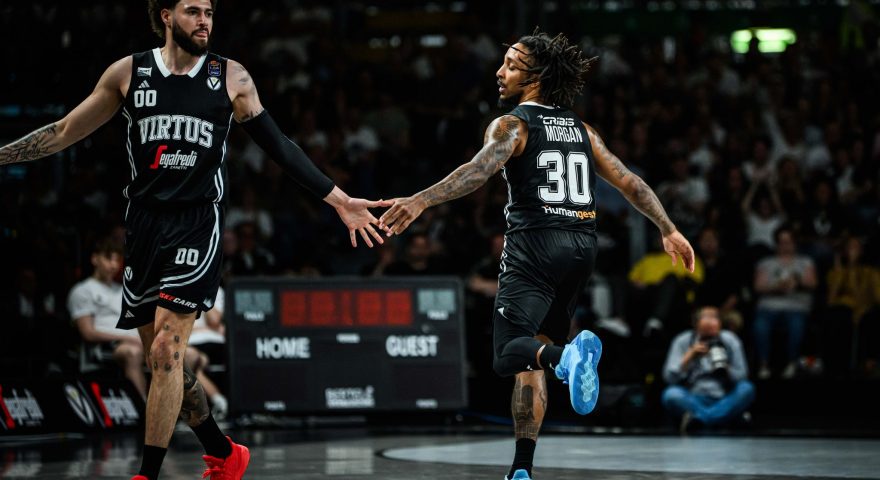 bene milano e bologna in gara 1 dei quarti playoff di serie a1 basket