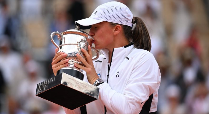 Roland Garros: Iga Swiatek batte Karolina Muchova in tre set