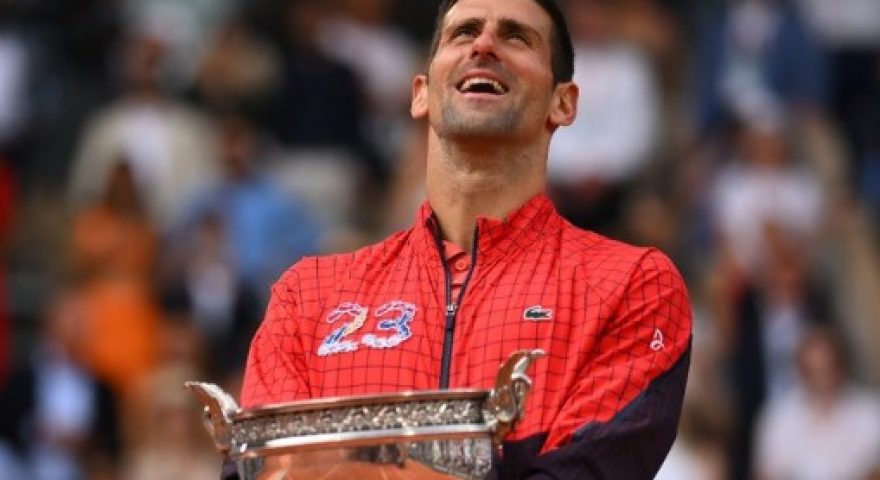 Roland Garros: Djokovic batte Ruud e riscrive la storia