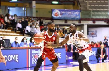 Basket, dodicesima giornata: l'Olimpia Milano sconfitta a Trieste